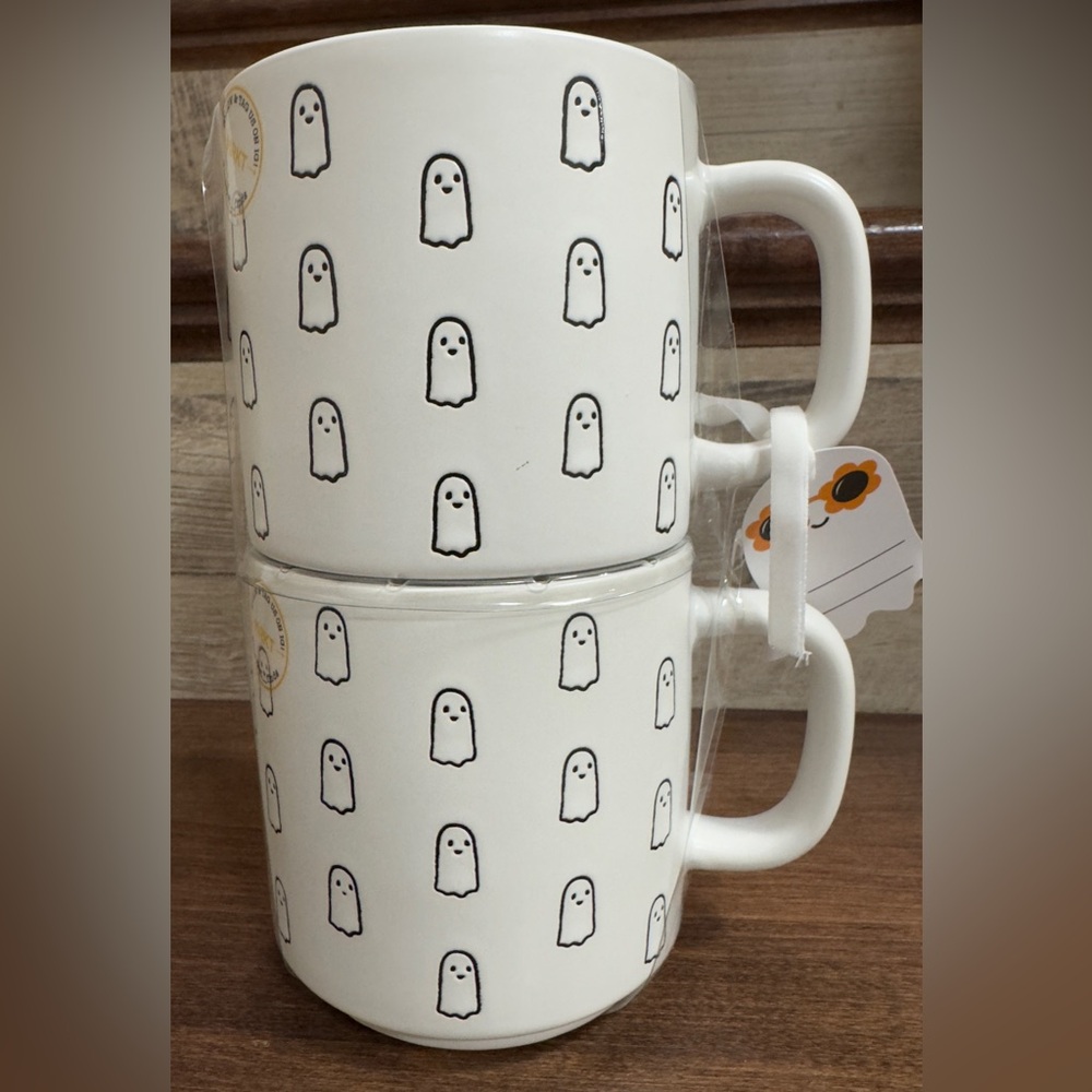 Cute 🥰 Set of 2  White Stacked Ceramic Mugs With Ghosts Ghost 👻 All Over